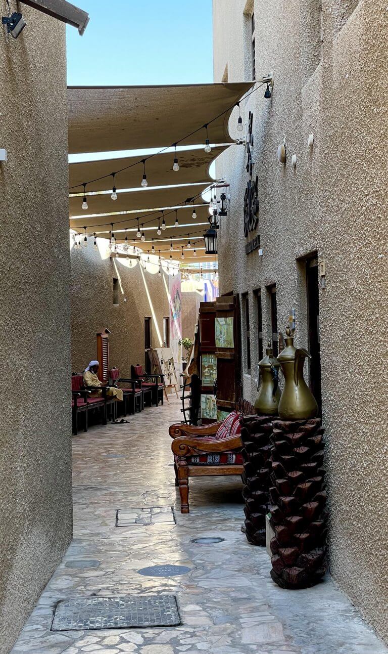 Al Fahidin vanhoja kapeita kujia